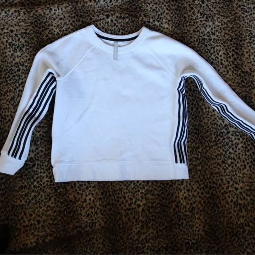 Athleta White Sweatshirt Women’s Medium —, Cozy Lightweight Pullover